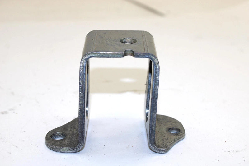 1999 Yamaha Vmax 500 Oem Front Upper Left Motor Mount 8CR-21415-00-00 Q1531