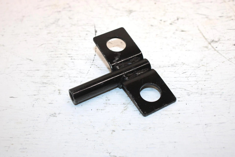 1989 Yamaha Inviter Oem Lower Engine Mount Bracket 81E-21489-01-00 SY17