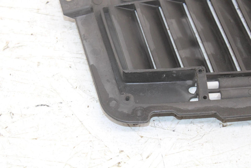 1986 Yamaha Phazer Oem Right Side Louver 8X9-77132-00-00 B691