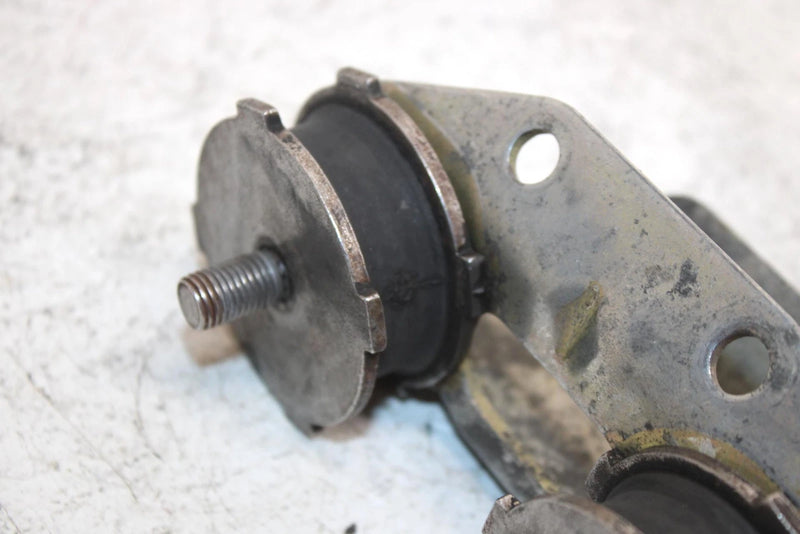 96 YamahaVmax500XtProactionPlus Oem RUpper Brkt 1/Dampners8M6-21486-02-02-00 SY8