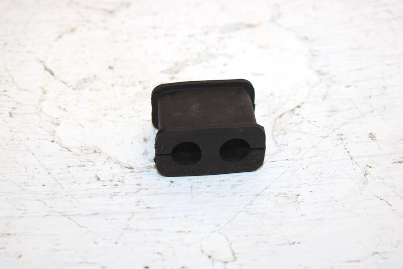 2009 Suzuki Lt-a400f Oem Oil Cooler Line Grommet 16468-38F00 16468-38F01 AS26