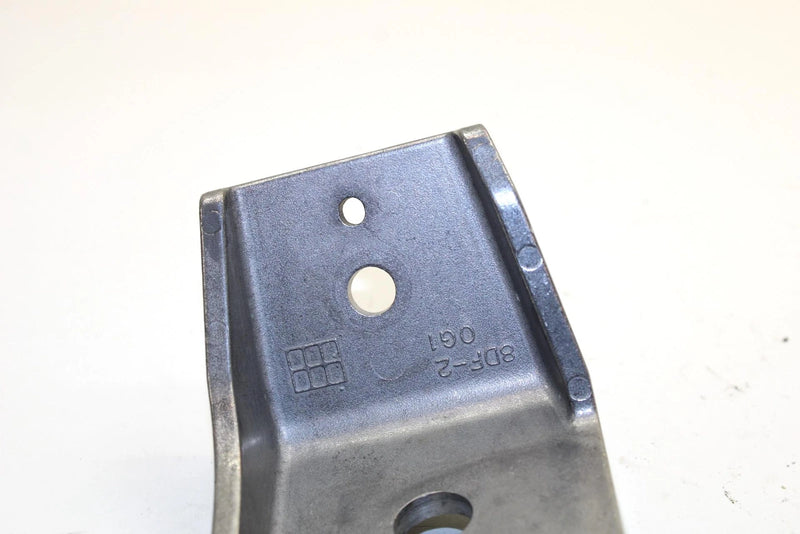 2002 Yamaha Sx Viper Oem Front Lower Right Motor Mount 8DF-21418-00-00 Q2396