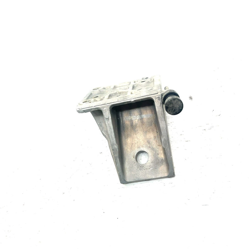 01 Yamaha WaveRunner XLT1200 OEM Left Rear Mount Bracket  68N-21425-00-94 JY29