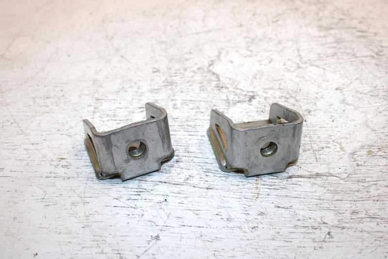 97 Yamaha Vmax Sx700 Triple Oem Rear Lower Motor Mount Pair 8CR-21427-01-00 SY10