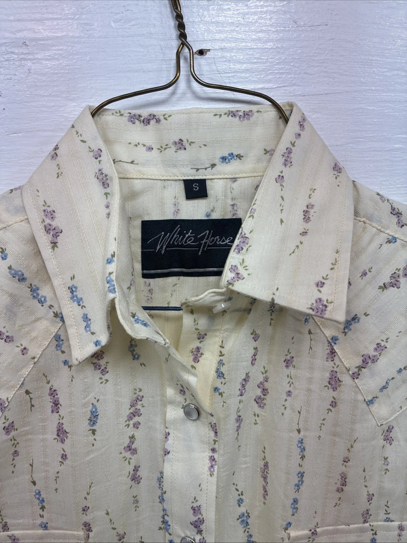 New Women’s White Horse Yellow Floral Long Sleeve Pearl Snap Small DD-47