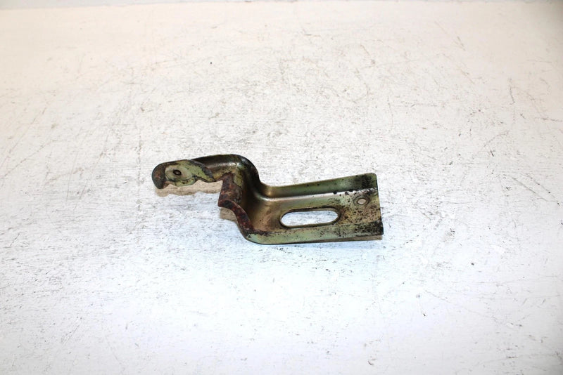 91 Yamaha Exciter Ii 570 Liquid Oem Front Oil Tank Bracket 82M-2193E-00-00 SY24