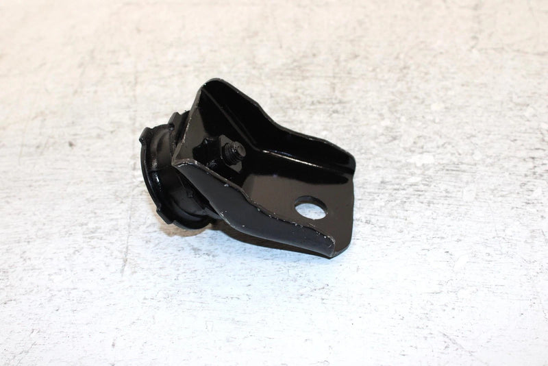 1995 Yamaha Vmax 500 Oem Front Lower Right Motor Mount 85L-21417-00-00 SY34