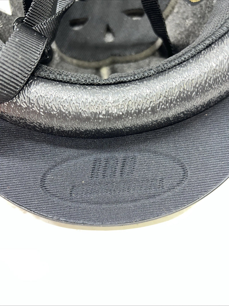 New Women’s Black IRH English Riding Helmet. 108717 Large. 12-86