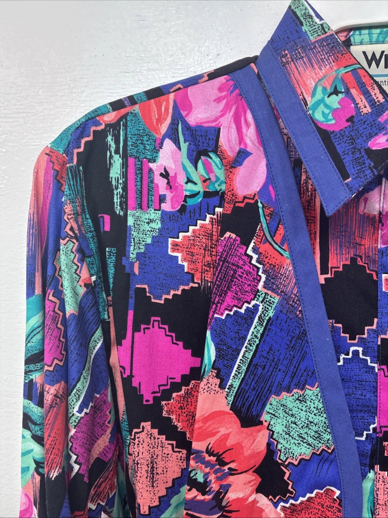 New Women’s Wrangler Multicolor Design Long Sleeve Button Up Small TT-104