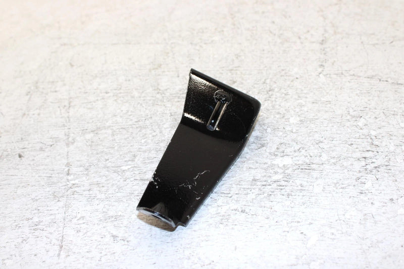 1995 Yamaha Vmax 500 Oem Oil Tank Bracket 8AB-2193F-01-00 SY34