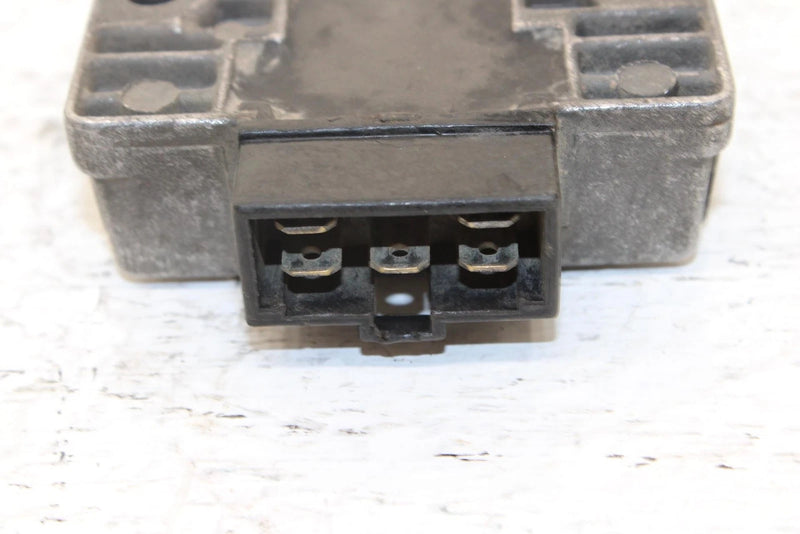 1992 Kawasaki Bayou 220 Oem Voltage Regulator 21066-1052 AK35