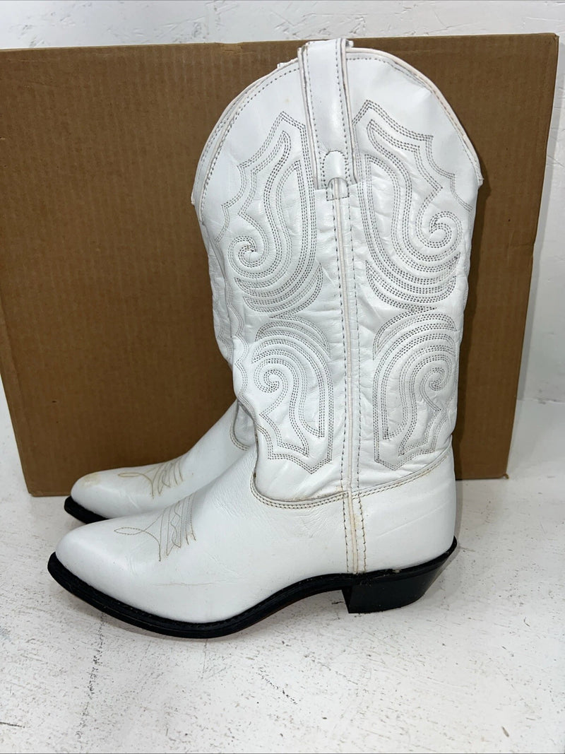 New Women’s White Capezio Cowboy Boots.  L 400 7 M. 18-130