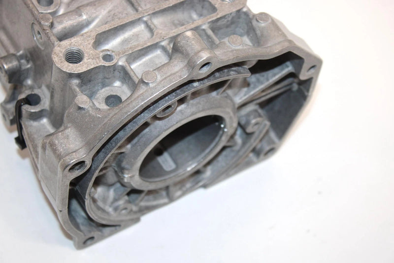 11 Polaris 550 Iq Shift Oem Crankcase W/Out Studs 3089225 SP88