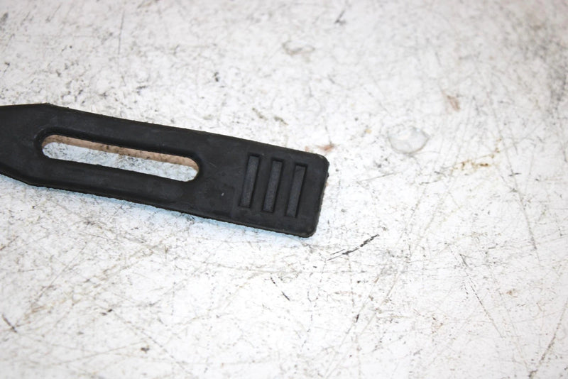 05 Arctic Cat Sabercat 700 Efi Lx Oem Hood Hold Down Strap 2606-624 SAS10