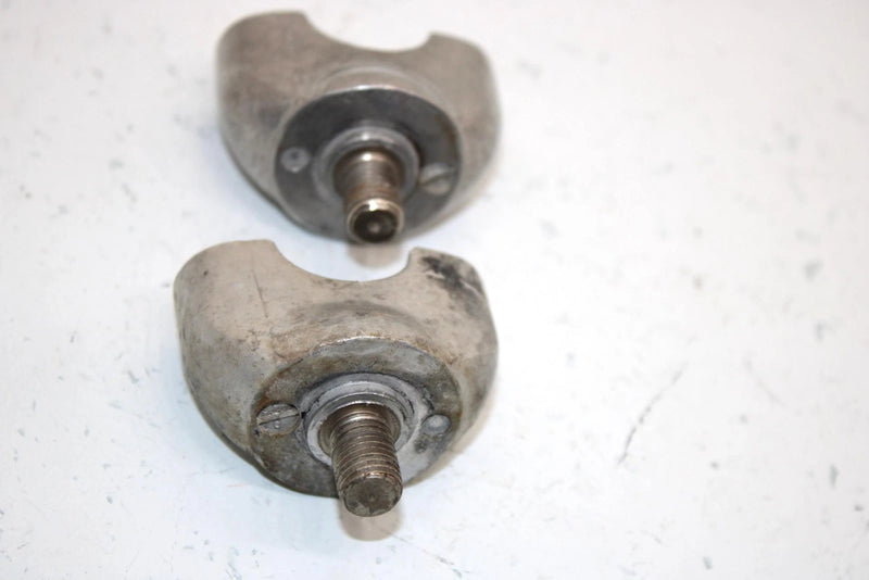 86 Honda Fourtrax 250 Trx250 A Oem Lower Handlebar Mount Pair 53130-958-000 AH32