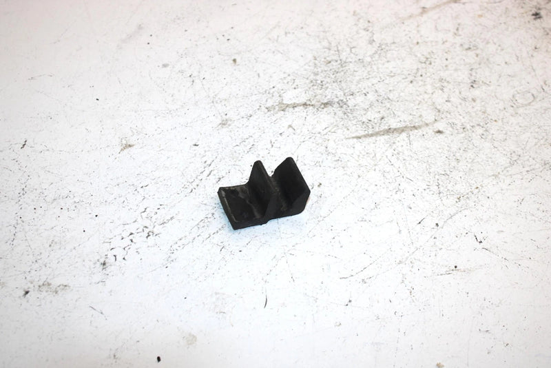 90 Yamaha Exciter Oem Hood Stopper 8V0-77188-00-00 Q4109