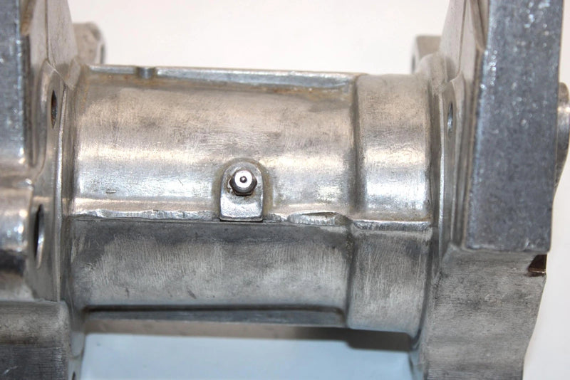 85 Suzuki Quadrunner 250 Lt250ef  Oem Rear Axle Housing 64720-24501 AS14