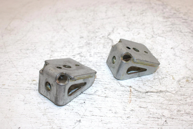 97 Yamaha Vmax Sx700 Triple Oem Rear Lower Motor Mount Pair 8CR-21427-01-00 SY10