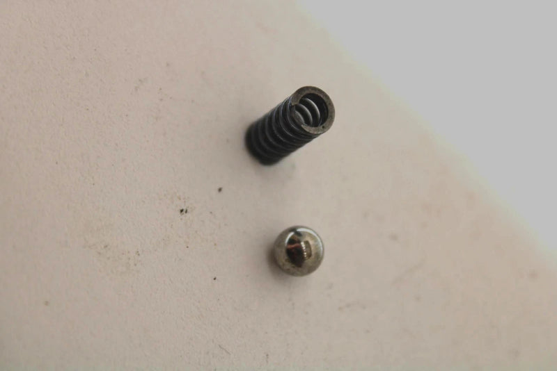 1985 Yamaha  Moto 4 Oem Gear Shift Guide Spring And Ball 90501-101A5-00 AY40