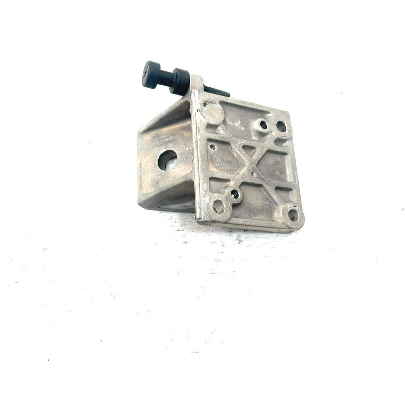 01 Yamaha WaveRunner XLT1200 OEM Rear Right Engine Bracket 68N-21426-00-94 JY29