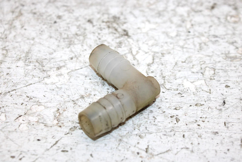 2006 John Deere  Buck 650 Oem Carb Vent Elbow XN8EUB8 AJ0