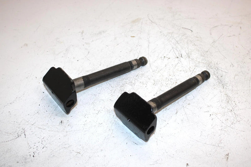 96 Polaris Trail Oem Steering Spindle Pair 6230073-067 SP60