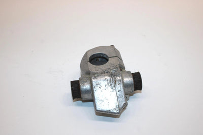 1994 Yamaha Vmax 600 Oem Left Suspension Bracket 8AB-23743-01-00 SY25