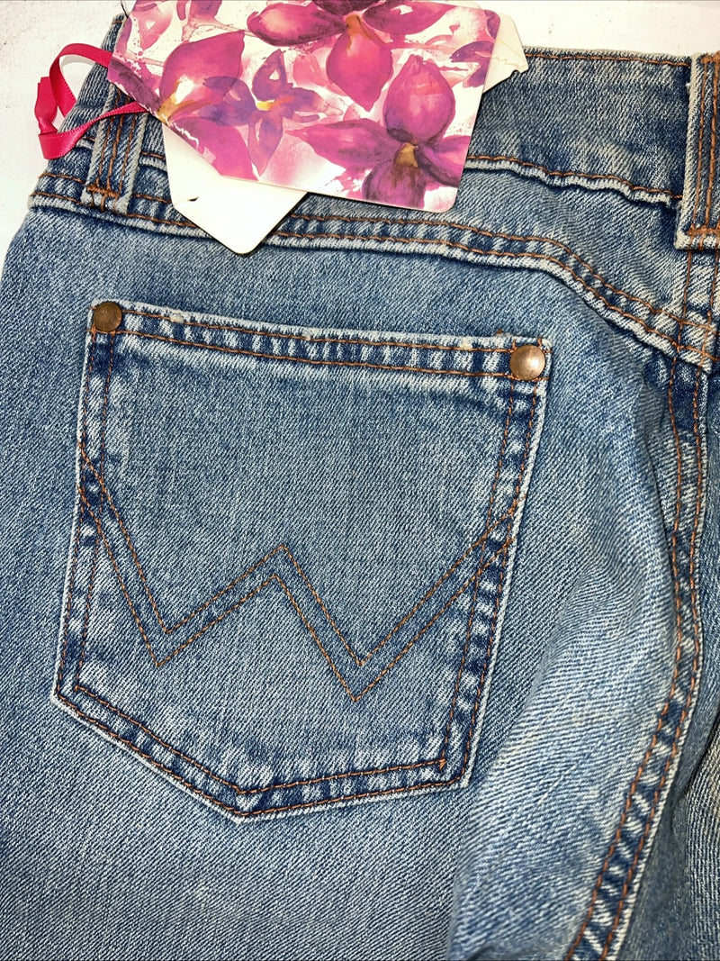 New Women’s Wrangler Light Wash Low Rise Denim Jeans. 9/10x34 N-7