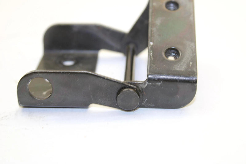 2002 Yamaha Mountain Max 700 Oem Left Hinge 8CR-77140-00-00 Q2624