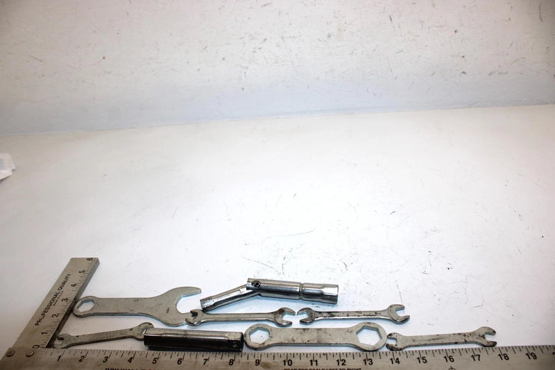 07 Yamaha Venture Oem Tool Kit 8ES-28100-00-00 SY23