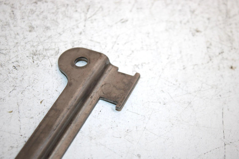 1994 Kawasaki 750 Ss Super Sport Oem Front Cowl Mount Bracket 11047-3763 JK9
