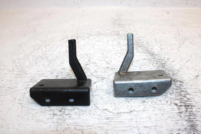1995 Yamaha Vmax 600 Oem Footrest Bracket Set 8AB-21926-00-00 SY11