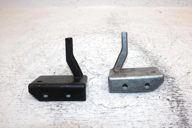 1995 Yamaha Vmax 600 Oem Footrest Bracket Set 8AB-21926-00-00 SY11
