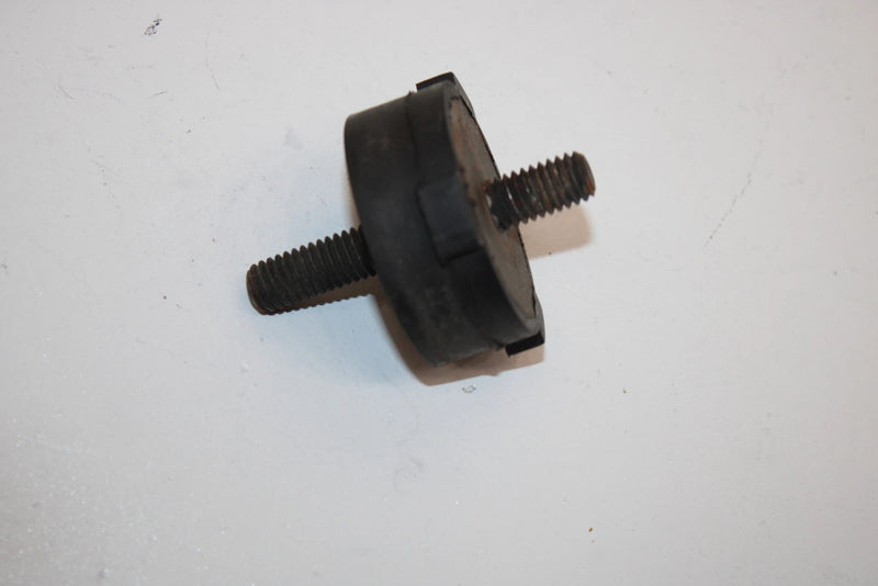 11 Polaris 550 Iq Shift Oem Rubber Isolator 3021717 SP88