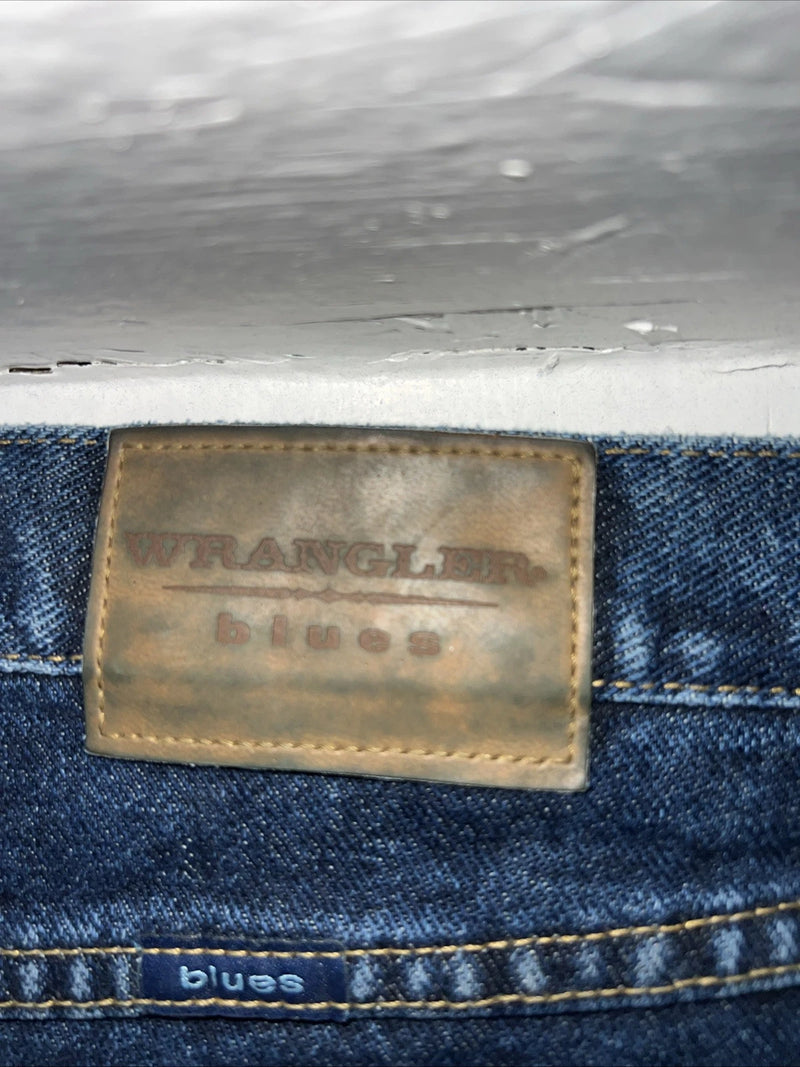 New Men’s Wrangler Blues Dress Easy Relaxed Fit Denim Jeans. 26x32 J-2