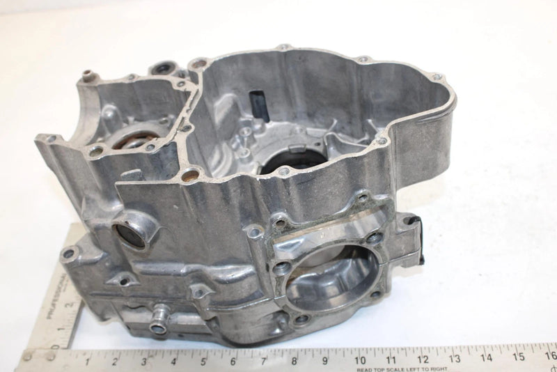 83 Yamaha  Tri Moto 225 Ytm225dx Oem Crankcase 29U-15100-00-00 AY41