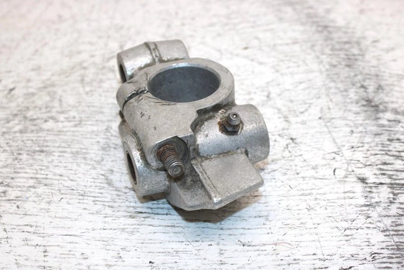 1995 Yamaha Vmax 600 Oem Left Suspension Bracket 84M-2376E-00-00 SY11
