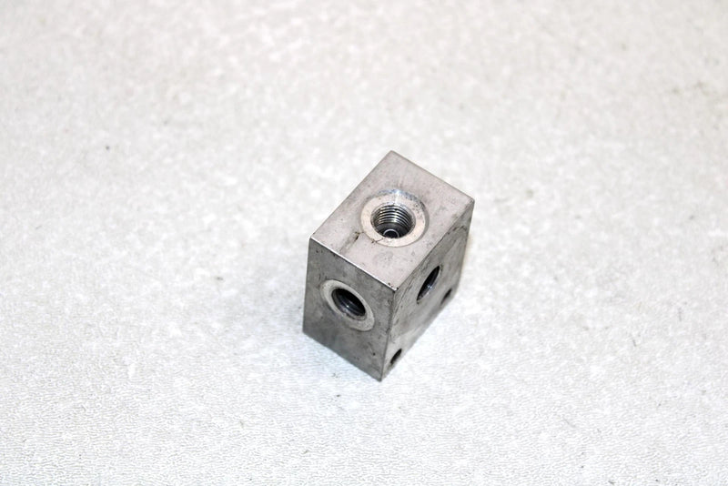 02 Polaris Magnum 325 4x4 Oem Brake Cross Fitting 7052292 Q3316