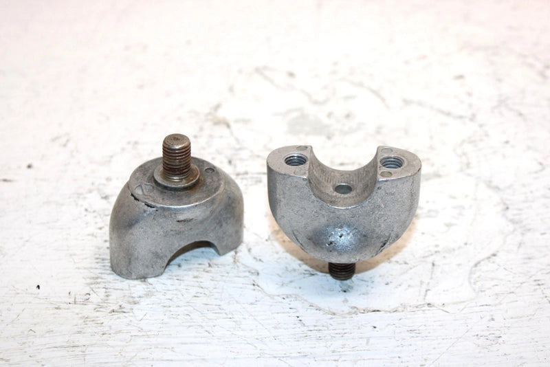 1982 Honda Atc 185a Oem Lower Handlebar Mount Pair 95014-32100 AH63
