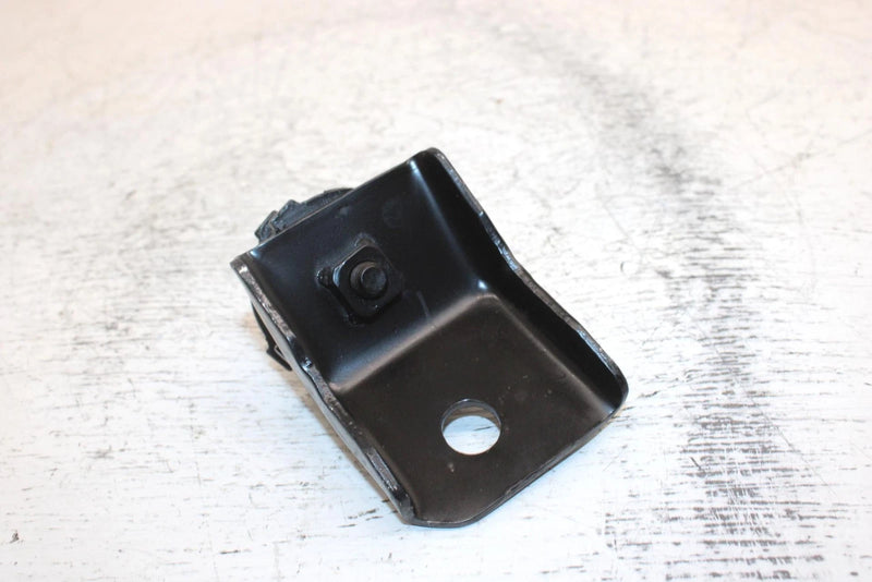 1995 Yamaha Vmax 600 Oem Front Lower Right Mount W/Dampner  8M6-21486-02-00 SY11