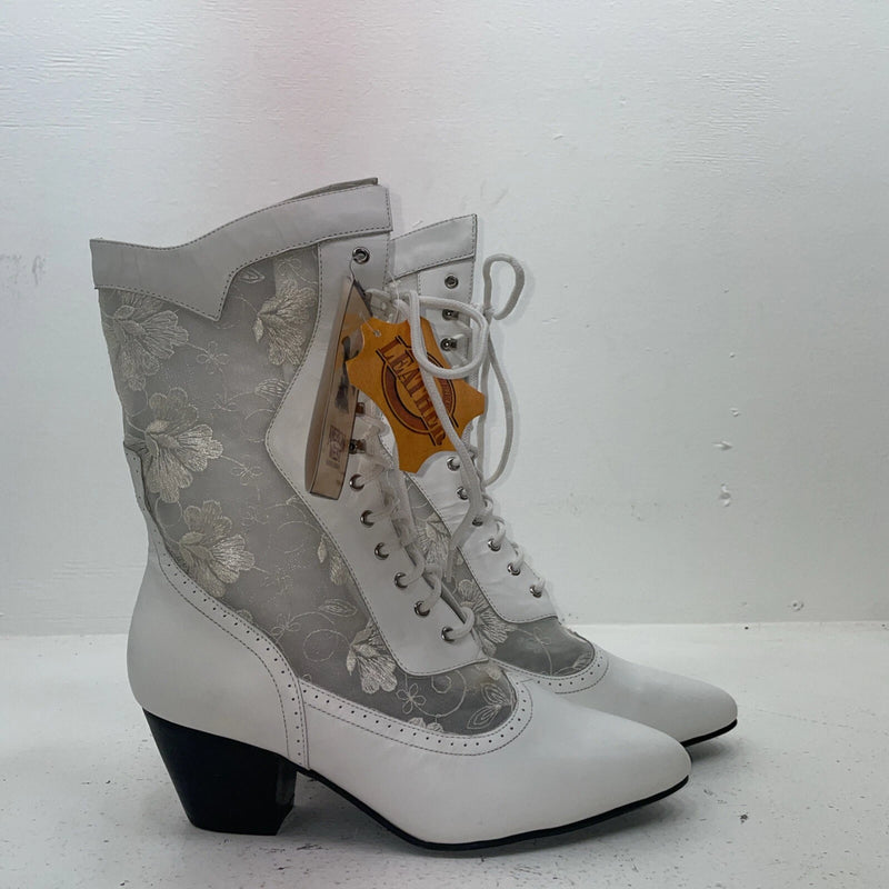 New Women’s White Lace Up American West Cowboy Boots. 615 10. 15-138