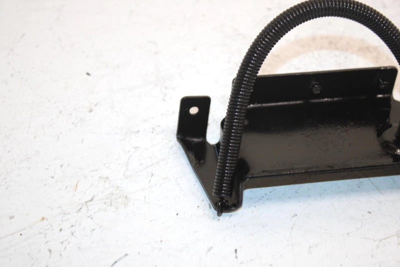 85 Polaris Ss Oem Gas Tank Spring Bracket 5221932 5221932-067 SP142