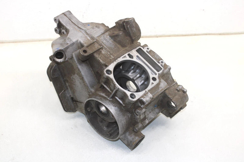 02 Polaris Magnum 325 4x4 Oem Crankcase 3087115 3087124 AP123