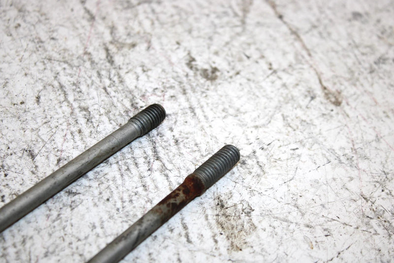 2004 Honda Fourtrax Recon Es Oem Cylinder Stud Bolt Pair 90031-HN6-000 AH8