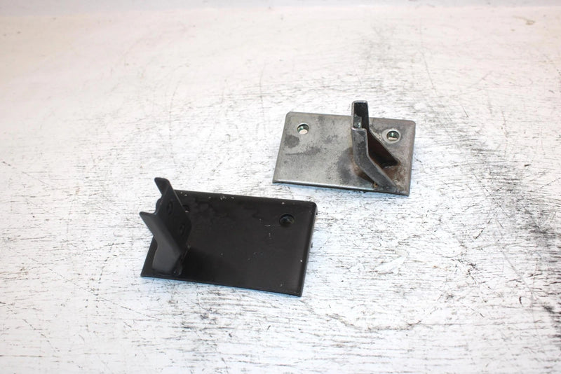 1995 Yamaha Vmax 600 Oem Footrest Bracket Set 8AB-21926-00-00 SY11