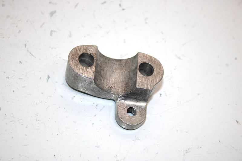 86 Honda Fourtrax 250 Trx250 A Oem Right Handlebar Clamp 53111-958-000 AH32
