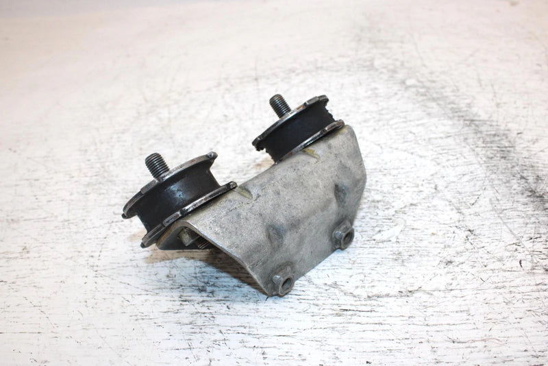 1995 Yamaha Vmax 600 Oem Rear Upper Motor Mount W/Bushings  82M-21425-00-00 SY11