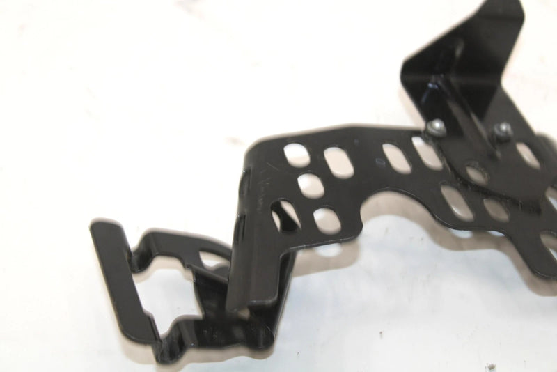 2017 Ski-doo Grand Touring 900 Oem Belt Cover Brace 417300448 SS65