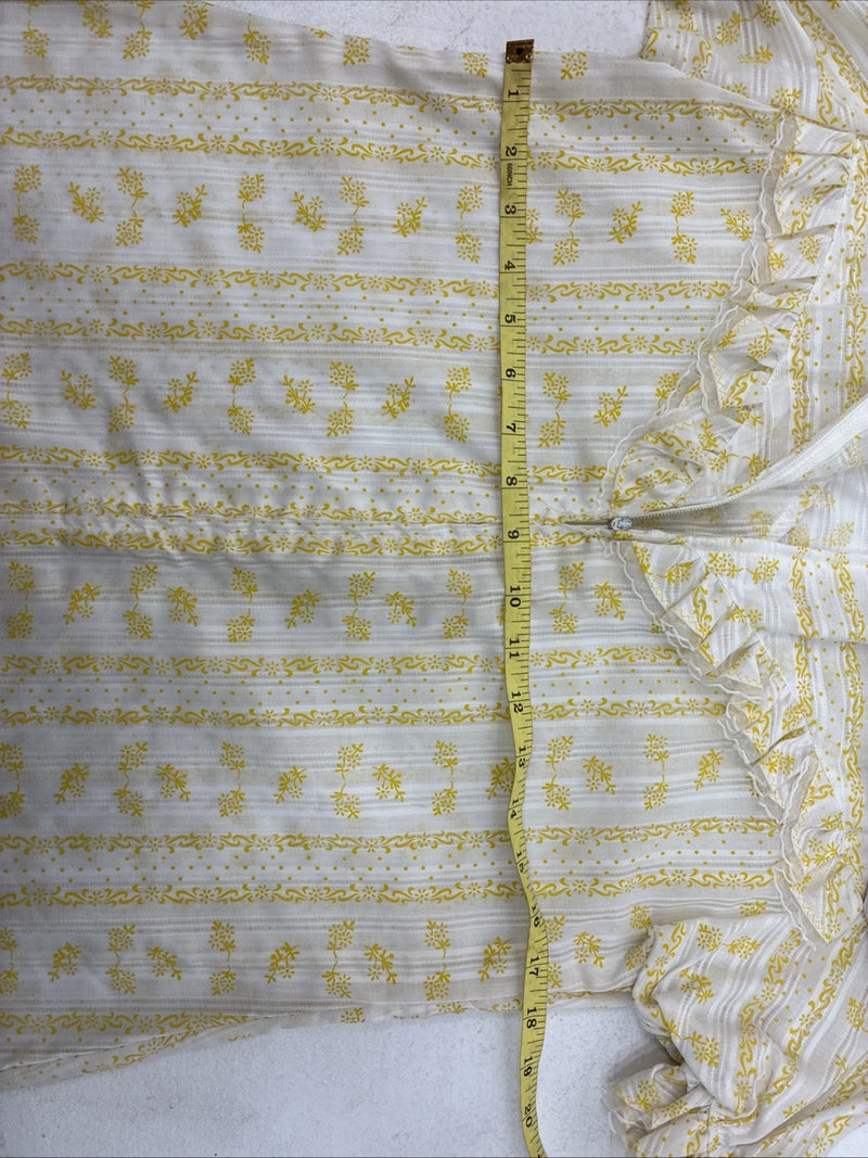 New Women’s White Yellow Design Short Sleeve Half Zip Size 40 TT-87