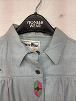 New Women’s Pioneer Wear Blue Designed Long Sleeve Button Up Size 10 YY-99